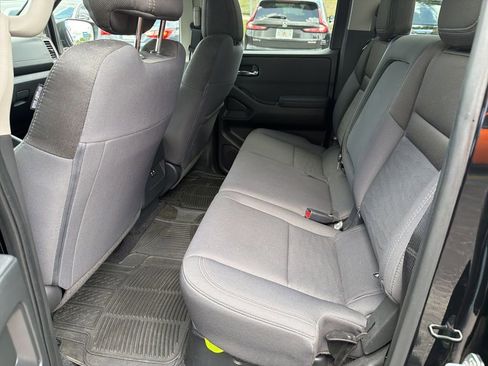 Used 2024 Nissan Frontier SV image 7