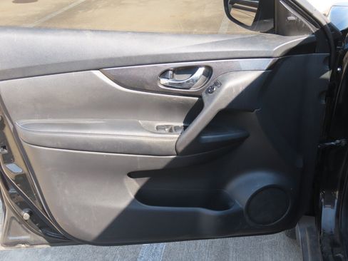 Used 2017 Nissan Rogue S AWD/4WD image 21