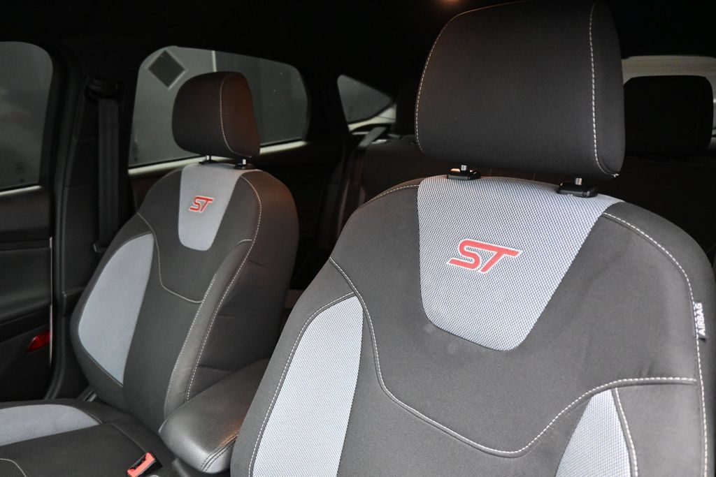 Used 2017 Ford Focus ST FWD image 12