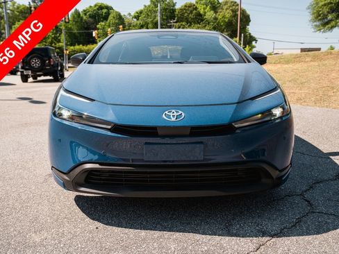 Used 2025 Toyota Prius LE FWD image 2