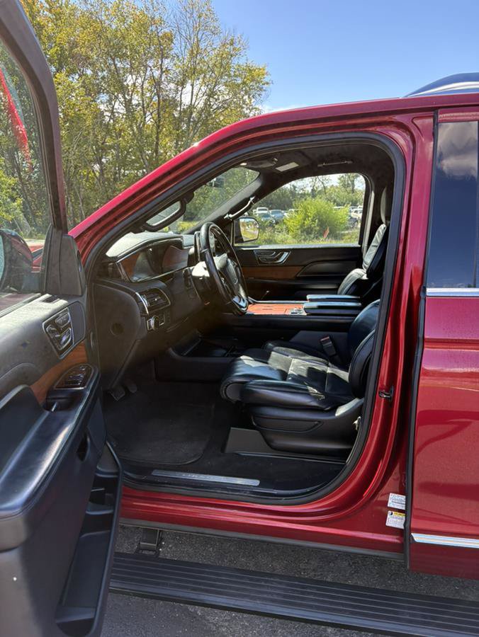 Used 2019 Lincoln Navigator Select w/ Cargo Package RWD image 11