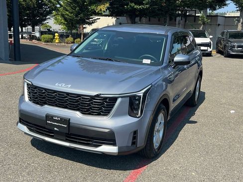 Certified 2025 Kia Sorento LX FWD image 3