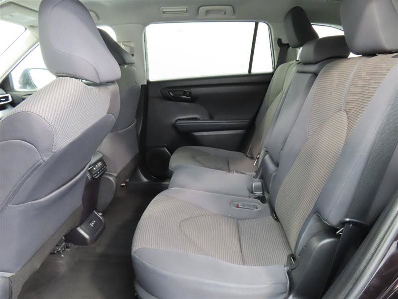 Used 2022 Toyota Highlander L FWD image 26