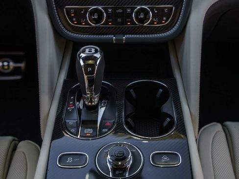 Used 2025 Bentley Bentayga Extended Wheelbase image 19