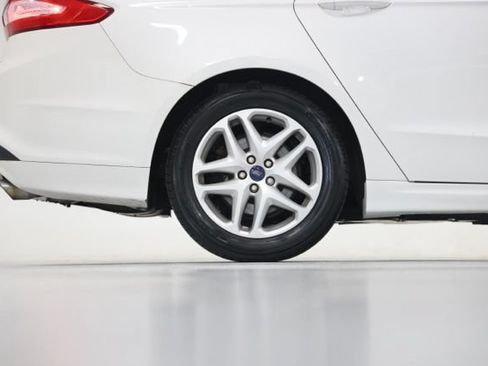 Used 2016 Ford Fusion SE FWD image 18