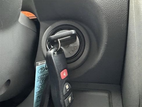 Used 2018 Nissan Frontier SV image 18