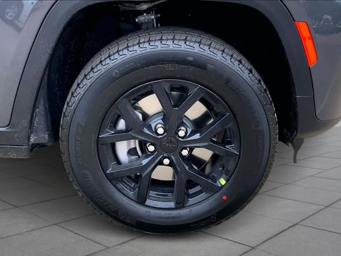 New 2026 Jeep Grand Cherokee L Laredo Altitude image 11