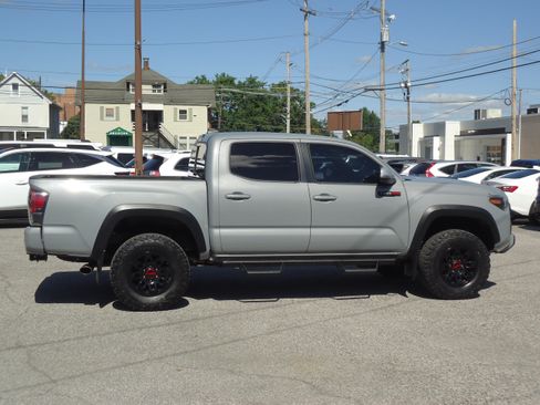 Used 2017 Toyota Tacoma TRD Pro AWD/4WD image 2