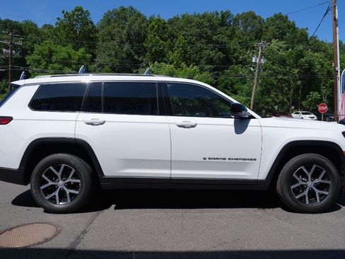 Used 2024 Jeep Grand Cherokee L Limited w/ Luxury Tech Group II AWD/4WD image 8