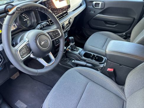 Used 2025 Jeep Wrangler Unlimited Sahara w/ Safety Group AWD/4WD image 11