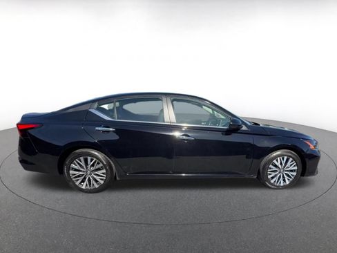 Used 2025 Nissan Altima 2.5 SV FWD image 16
