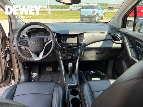Used 2022 Chevrolet Trax LT w/ Premium Seat Package AWD/4WD image 27