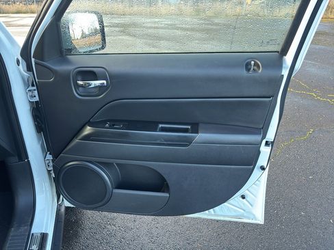 Used 2014 Jeep Patriot Latitude w/ Sun/Sound Group image 12