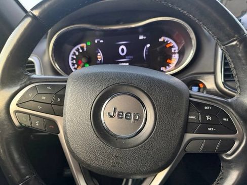 Used 2018 Jeep Grand Cherokee Altitude AWD/4WD image 13