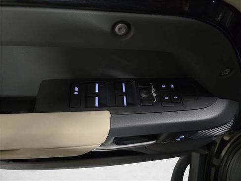 Certified 2024 Land Rover Defender 110 X-Dynamic SE image 27