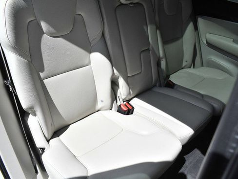 Used 2019 Volvo XC90 T5 Momentum image 29