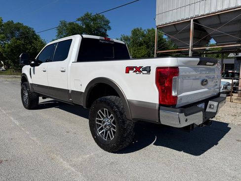 Used 2018 Ford F250 Lariat w/ Lariat Value Package AWD/4WD image 3