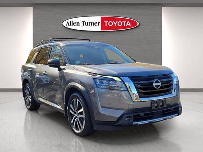 Used 2023 Nissan Pathfinder Platinum w/ Cargo Package