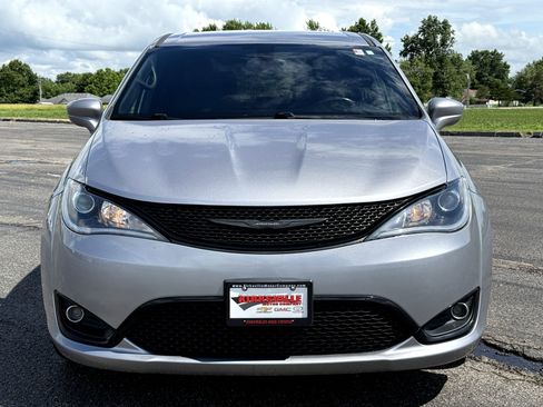 Used 2018 Chrysler Pacifica Touring Plus w/ S Appearance Package FWD image 8