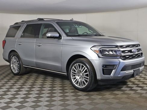 Used 2024 Ford Expedition Limited image 2