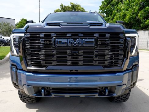Used 2025 GMC Sierra 3500 Denali w/ Technology Package AWD/4WD image 3