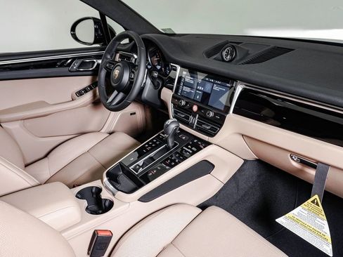 New 2026 Porsche Macan image 14
