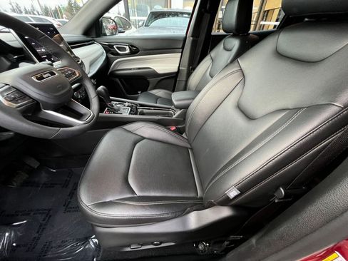 Used 2025 Jeep Compass Limited image 28