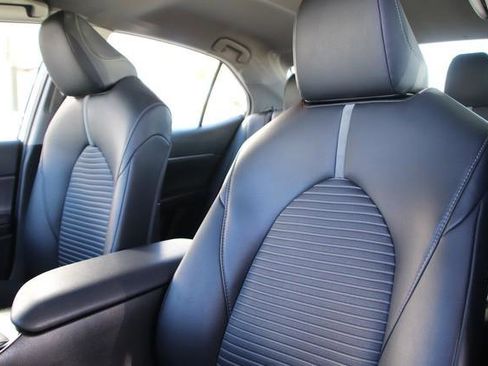 Certified 2019 Toyota Camry SE FWD image 15