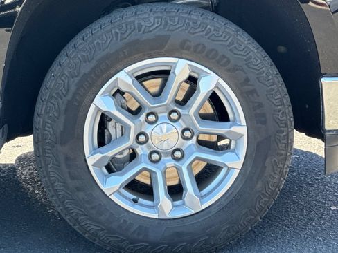 Used 2022 Chevrolet Silverado 1500 LT AWD/4WD image 41