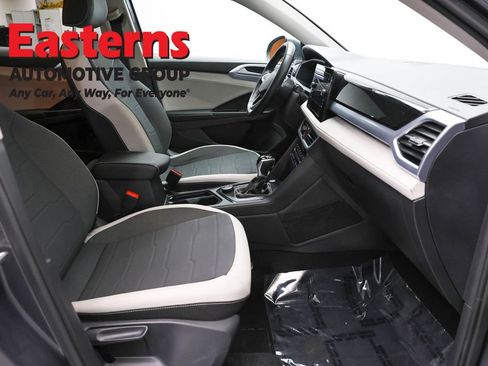 Used 2025 Volkswagen Taos SE AWD/4WD image 23