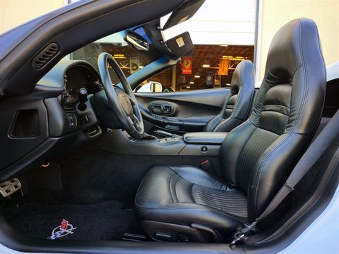 Used 2004 Chevrolet Corvette Convertible w/ Preferred Equipment Group RWD image 16