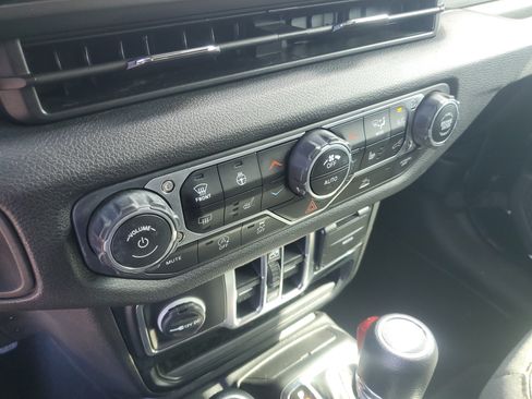 Used 2024 Jeep Wrangler Unlimited Sport AWD/4WD image 21