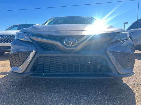 Used 2022 Toyota Camry SE image 9