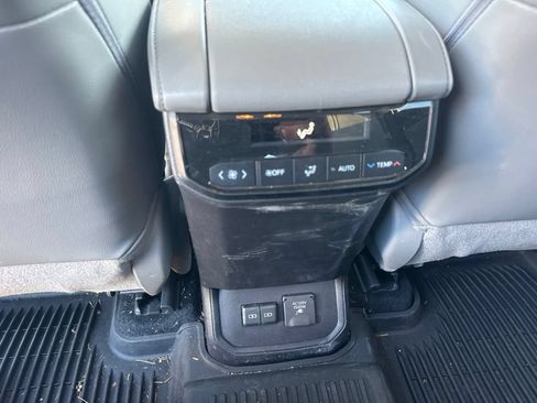 Used 2022 Toyota Highlander Limited AWD/4WD image 25