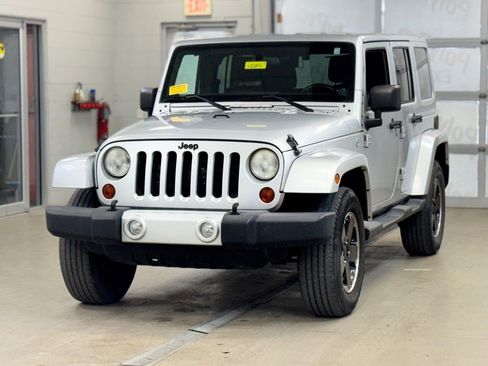 Used 2012 Jeep Wrangler Unlimited Sahara image 2