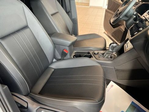 Used 2024 Volkswagen Tiguan SE R-Line AWD/4WD image 21