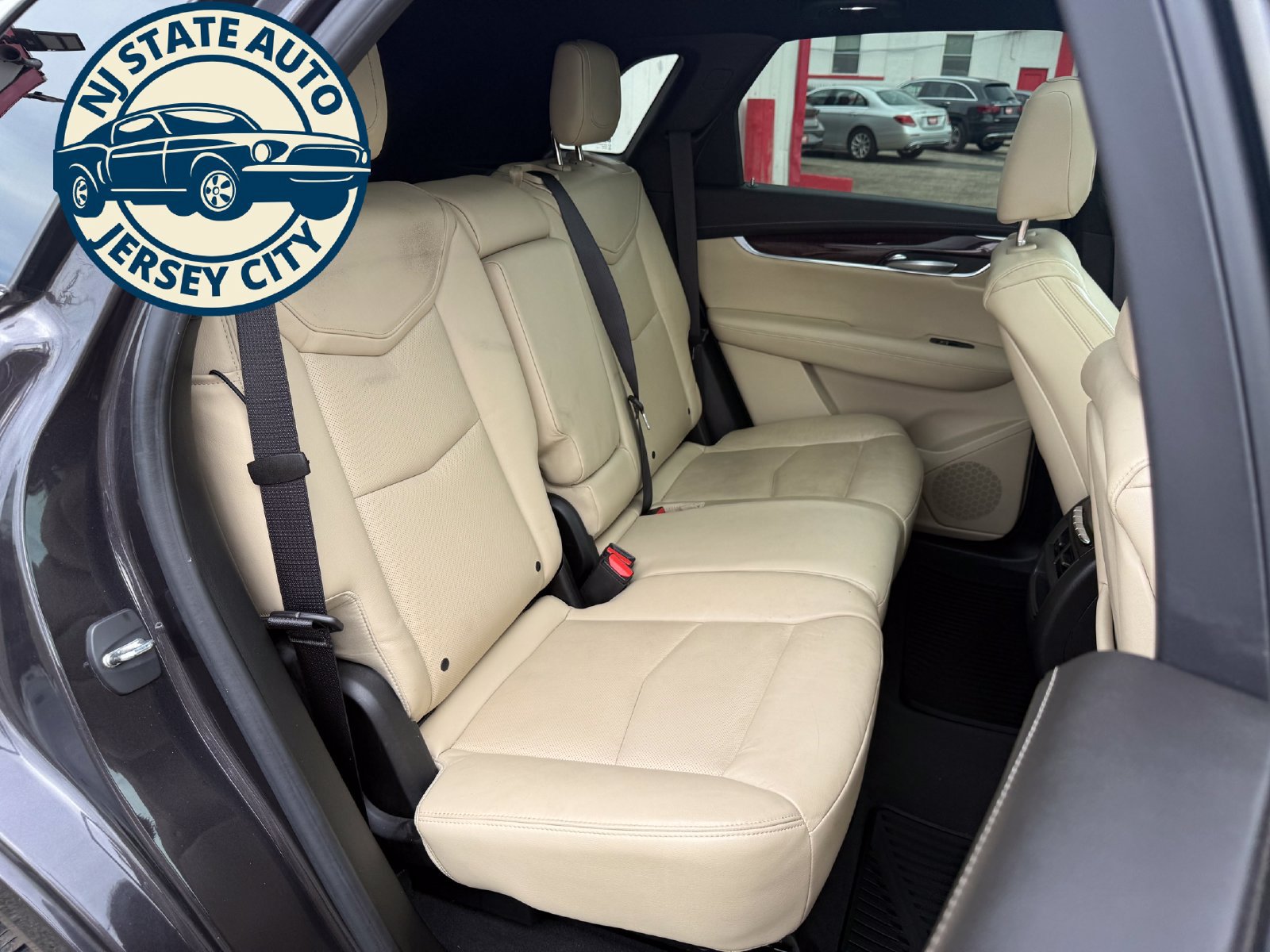 Used 2018 Cadillac XT5 Premium Luxury w/ Driver Assist Package AWD/4WD image 5