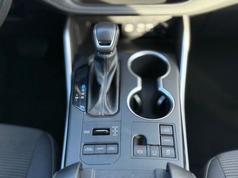 Used 2024 Toyota Highlander LE image 28