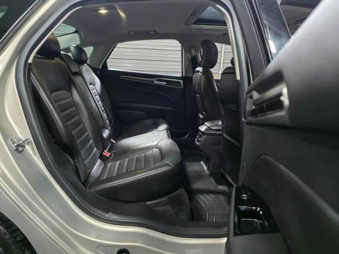 Used 2016 Ford Fusion SE w/ Equipment Group 202A image 16