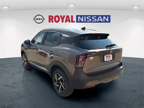 Used 2026 Nissan Kicks SV image 4