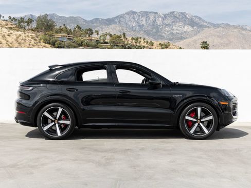 Certified 2025 Porsche Cayenne S AWD/4WD image 8