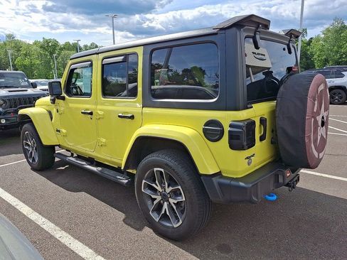Used 2024 Jeep Wrangler Unlimited w/ Convenience Group AWD/4WD image 6