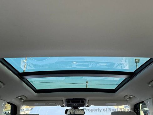 Used 2016 Land Rover Range Rover HSE image 25