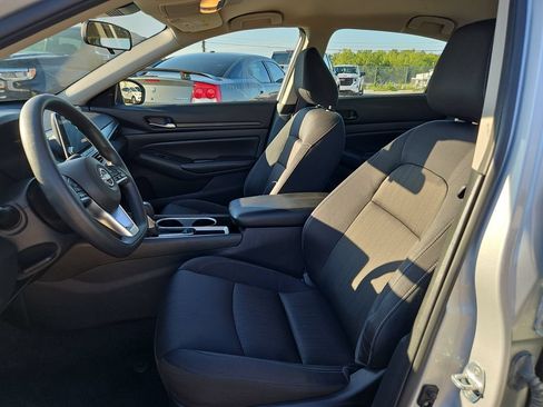 Used 2024 Nissan Altima 2.5 SV FWD image 17