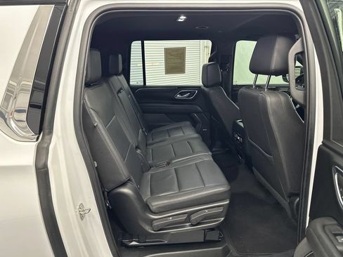 Used 2023 Chevrolet Suburban LT AWD/4WD image 16