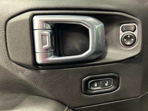 Used 2024 Jeep Wrangler Unlimited Sahara AWD/4WD image 21