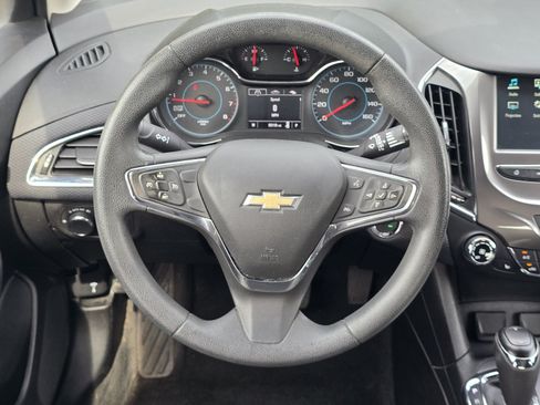 Used 2017 Chevrolet Cruze LT w/ Convenience Package FWD image 14