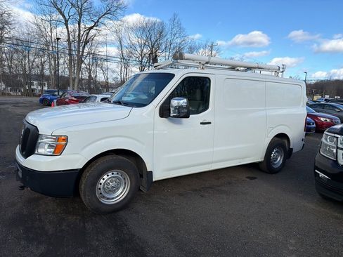 Used 2019 Nissan NV 3500 S image 2