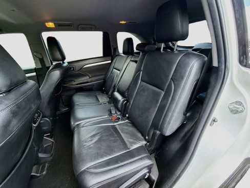 Used 2019 Toyota Highlander LE FWD image 21