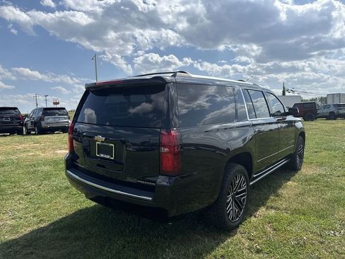 Used 2019 Chevrolet Suburban Premier w/ Premier Plus Edition AWD/4WD image 13